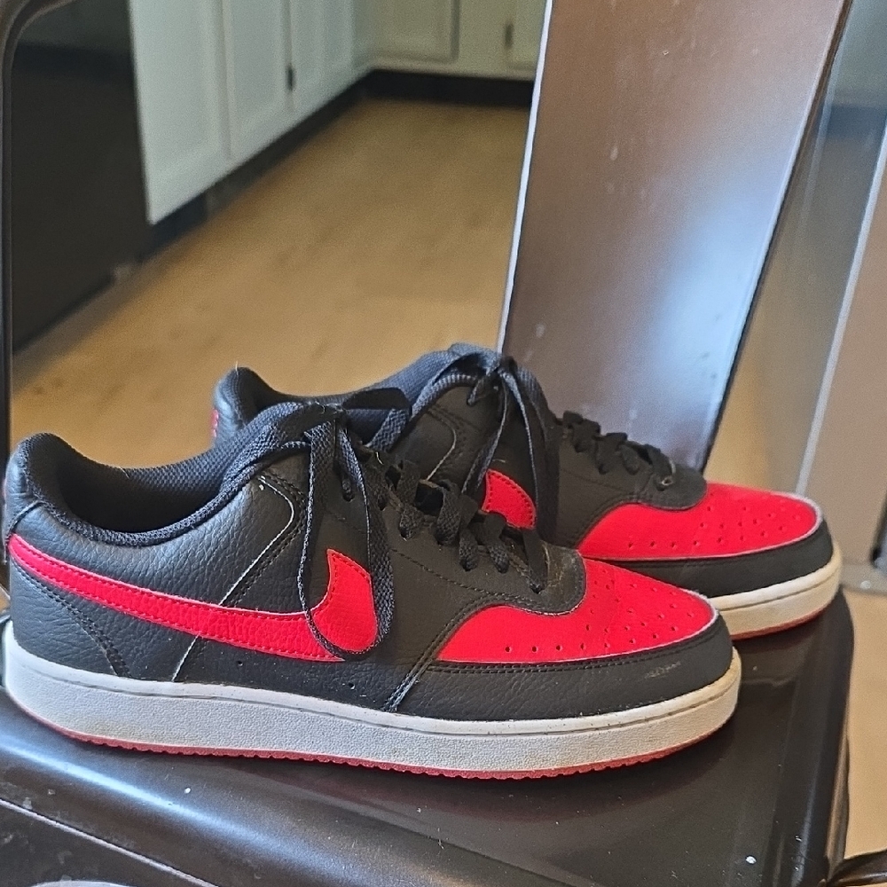 Nike Men's Black and Red Court Vision Low-Top Sneakers, Size 8, GUC